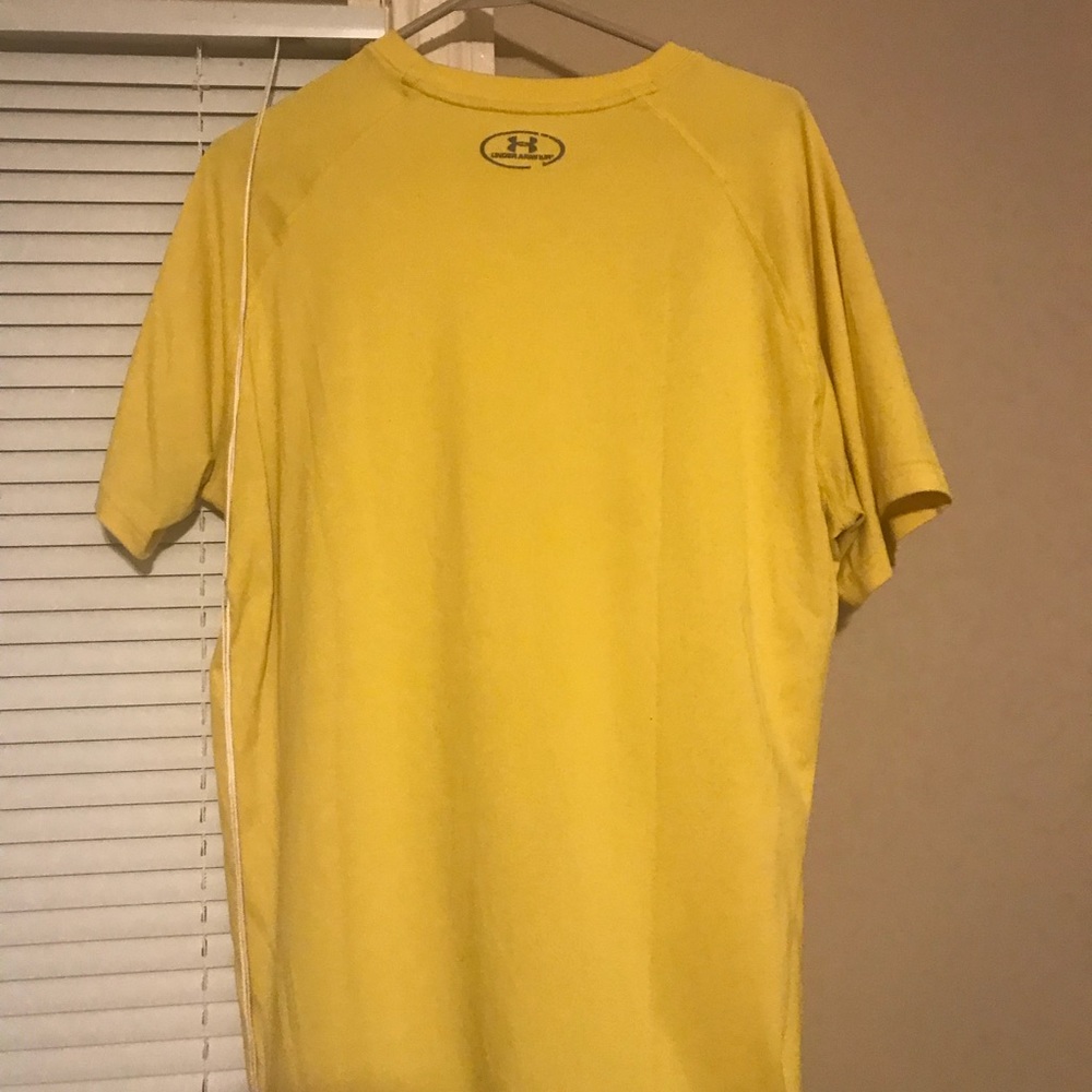 4 under armour shirts almost brand new